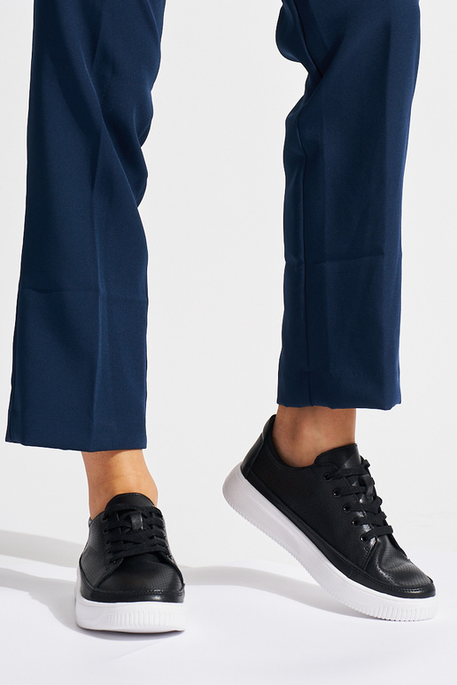 Oda ažūriniai batai juodos spalvos...