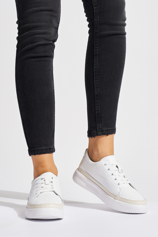 Oda ažūriniai batai baltos spalvos... Oda ažūriniai batai baltos spalvos...