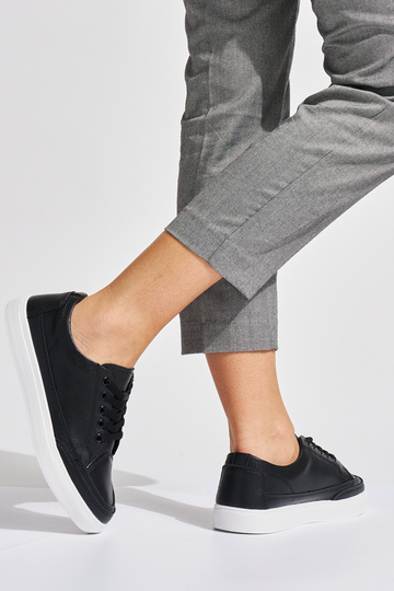 juodos spalvos oda... 2