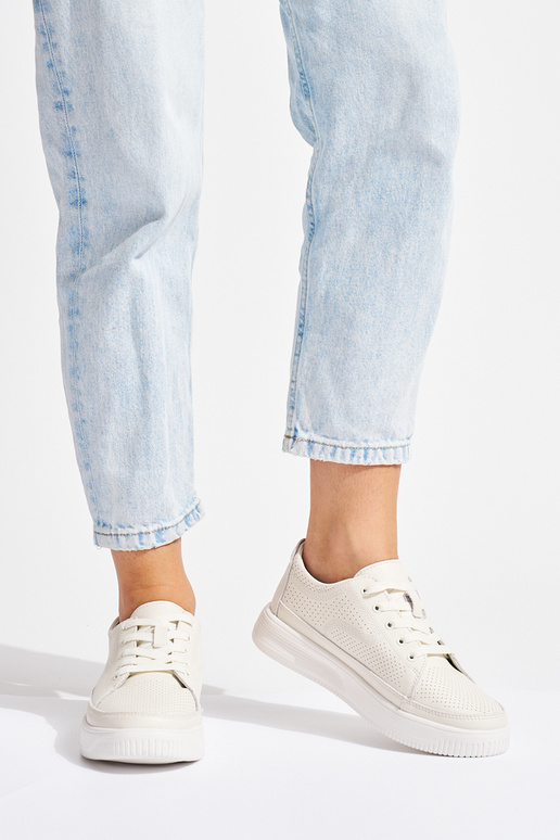 Oda ažūriniai batai baltos spalvos... Oda ažūriniai batai baltos spalvos...