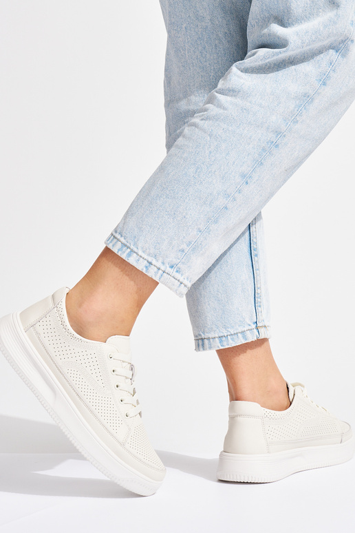 Oda ažūriniai batai baltos spalvos... Oda ažūriniai batai baltos spalvos...