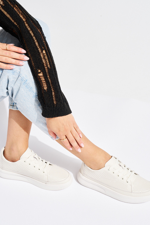 Oda ažūriniai batai baltos spalvos... Oda ažūriniai batai baltos spalvos...