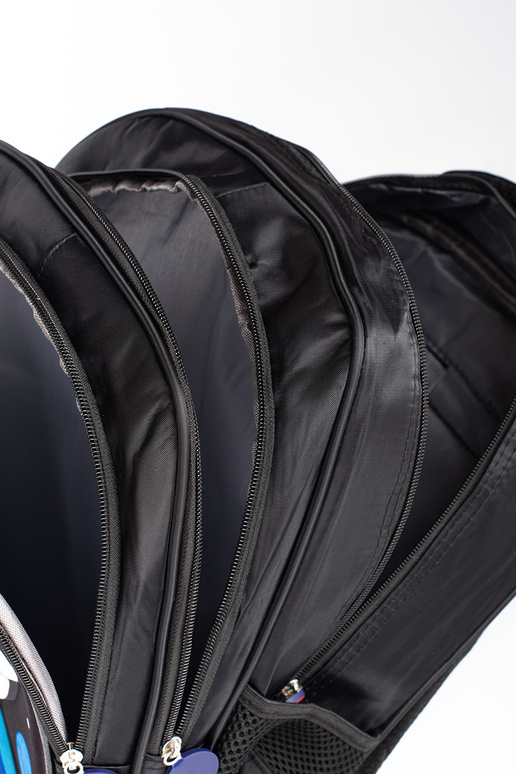 Juodos spalvos kuprinė su kosmonautu