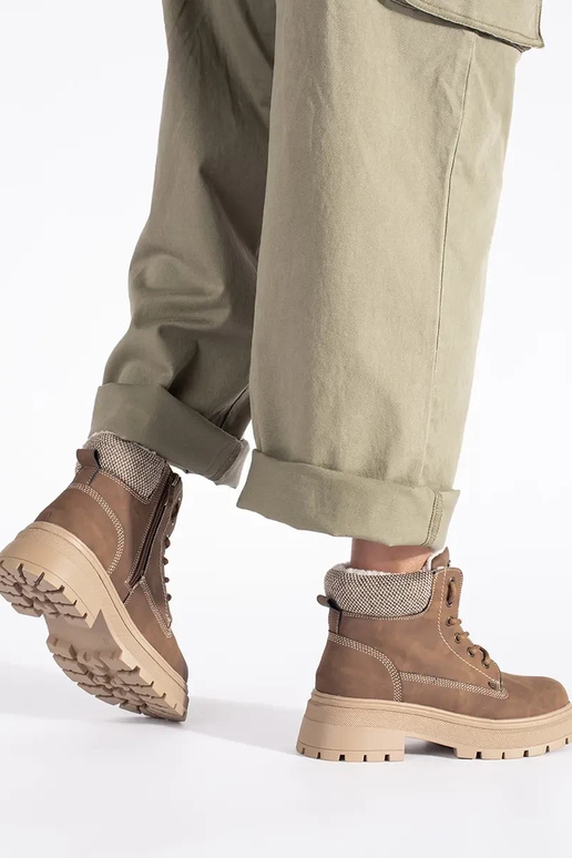 rudos spalvos izoliuoti aulinukai