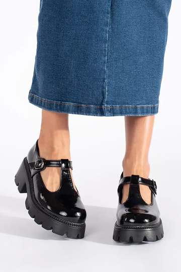 juodos spalvos lakuotas... 2