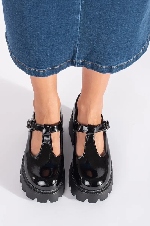 juodos spalvos lakuotas moteriški...