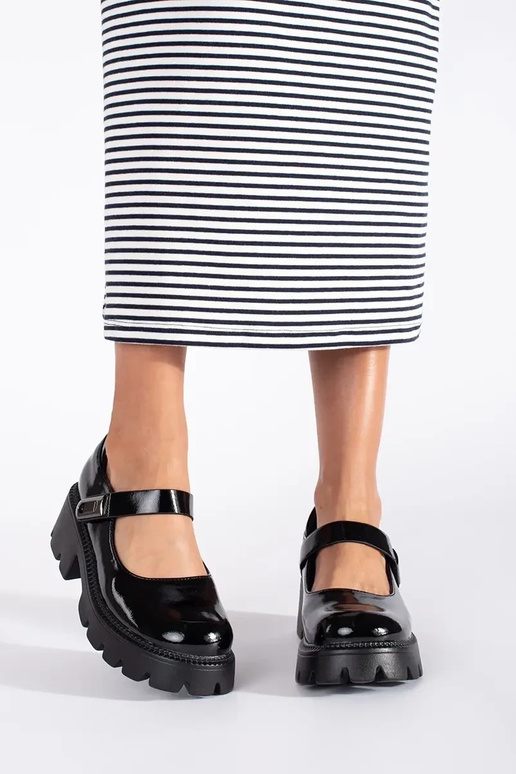 juodos spalvos lakuotas moterų...