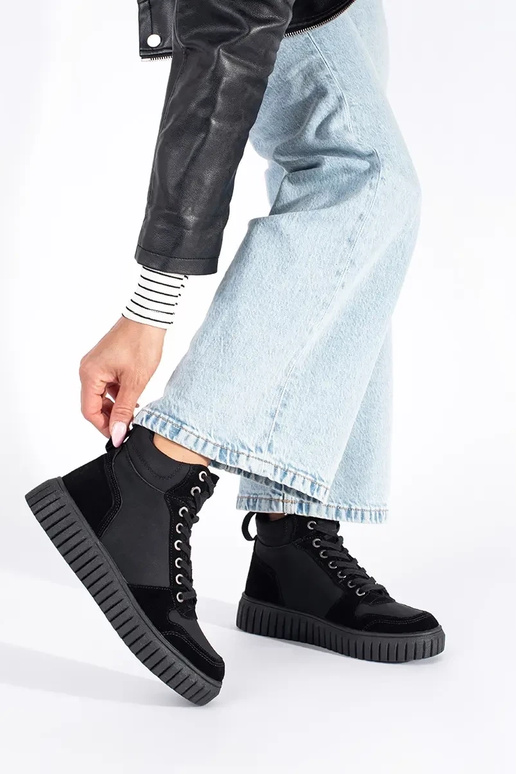 juodos spalvos batai pagamintas iš... juodos spalvos batai pagamintas iš...