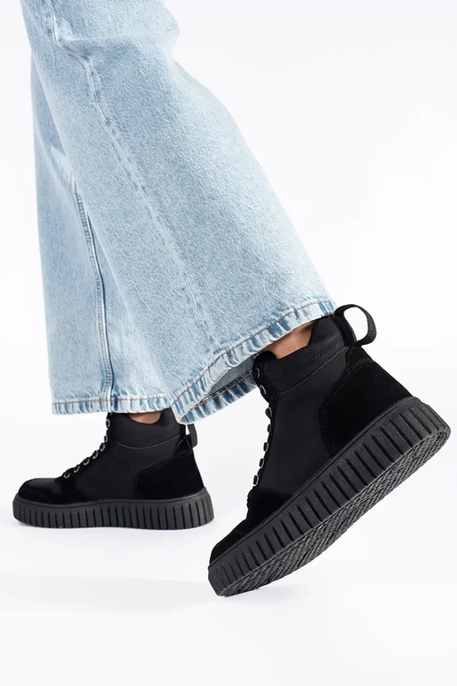 juodos spalvos batai pagamintas iš... juodos spalvos batai pagamintas iš...