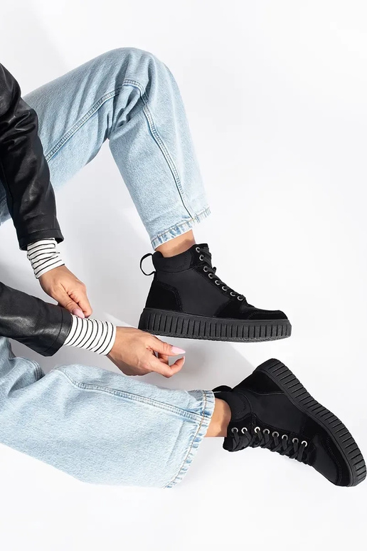 juodos spalvos batai pagamintas iš... juodos spalvos batai pagamintas iš...