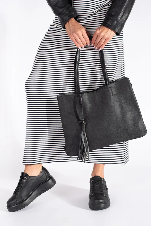 Oda juodos spalvos Sneakers modelio...