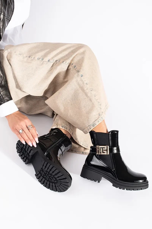 su lako efektu juodos spalvos...