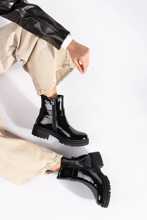 su lako efektu juodos spalvos...