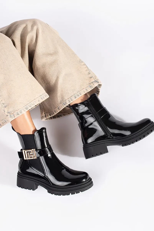 su lako efektu juodos spalvos...