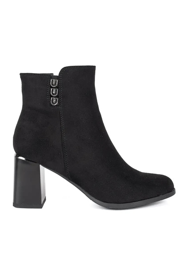 iš zomšos juodos spalvos...