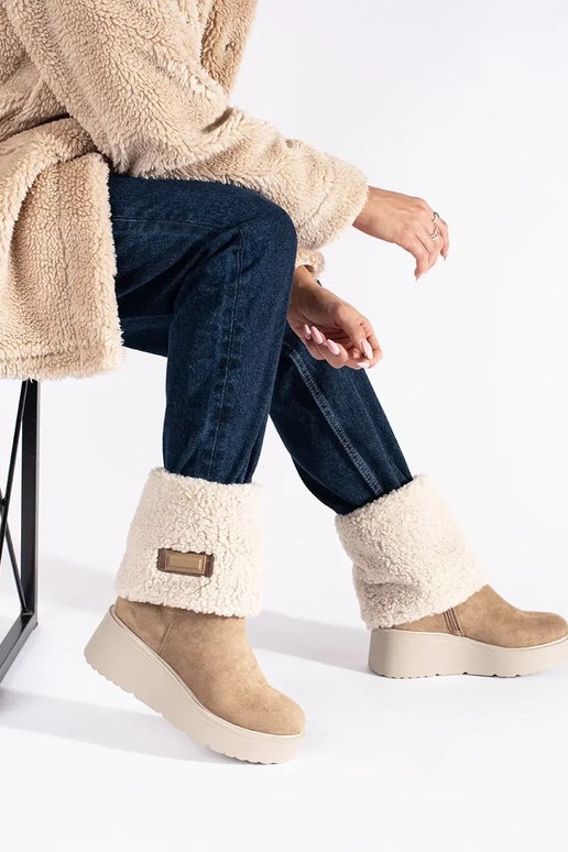 smėlio spalvos izoliuoti moteriški...