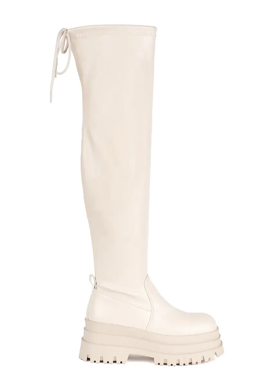 kreminės spalvos muškietininkai su...