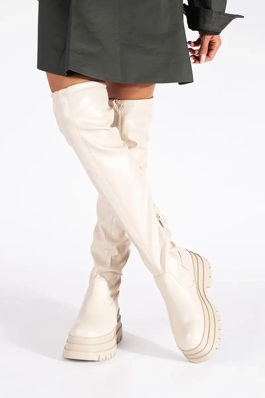 kreminės spalvos muškietininkai su...