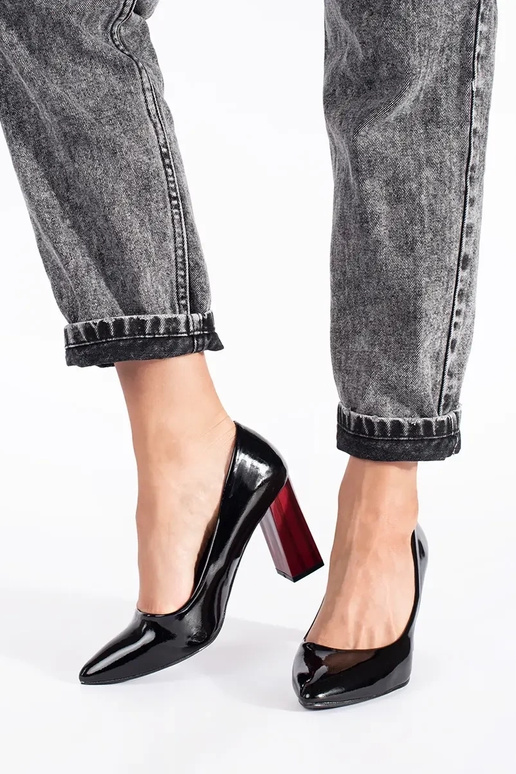 Elegantiško stiliaus lakuotas juodos...