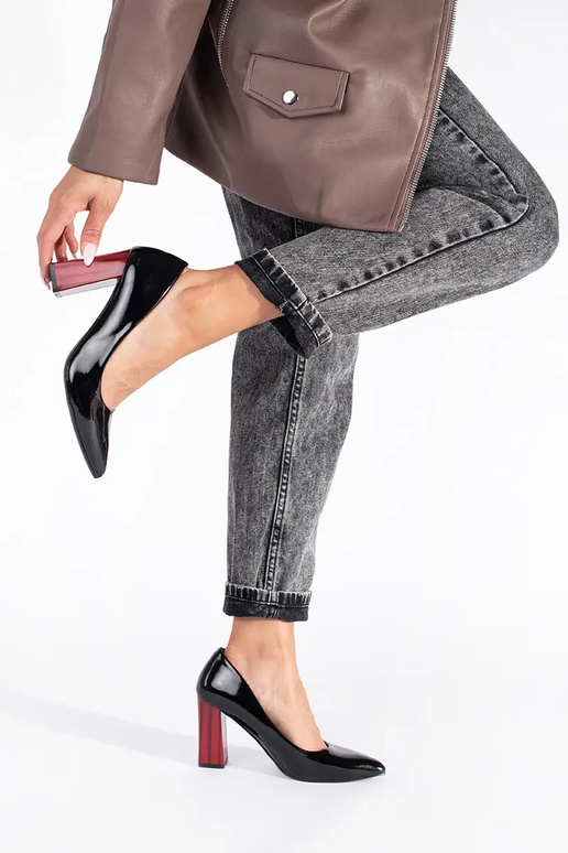 Elegantiško stiliaus lakuotas juodos...