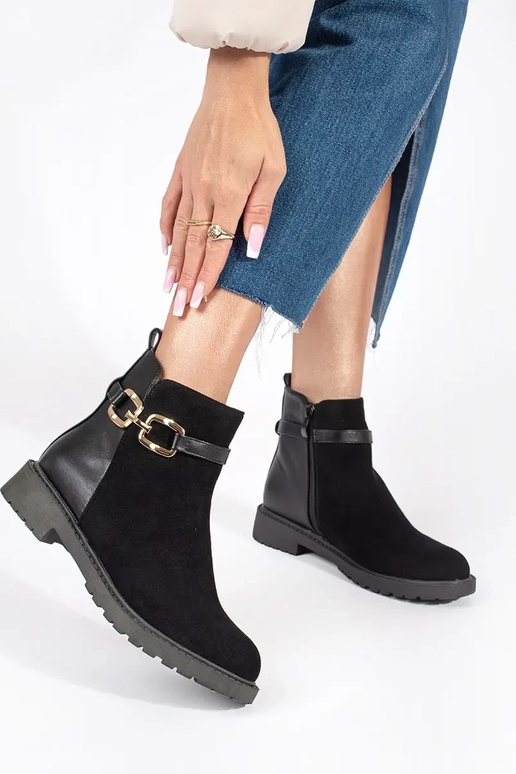 Juodos spalvos moteriški batai su... Juodos spalvos moteriški batai su...