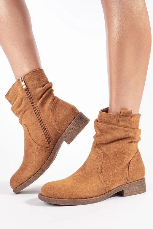 Rudos spalvos kaubojiško stiliaus batai Rudos spalvos kaubojiško stiliaus batai