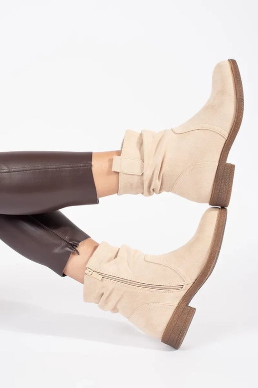 Smėlio spalvos kaubojiško stiliaus batai Smėlio spalvos kaubojiško stiliaus batai