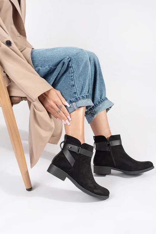 Juodos spalvos iš zomšos moteriški... Juodos spalvos iš zomšos moteriški...