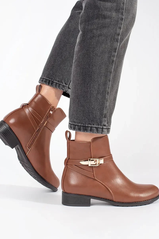 Rudos spalvos moteriški batai su žemu... Rudos spalvos moteriški batai su žemu...