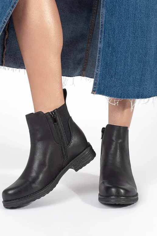 Moteriški juodos spalvos batai Moteriški juodos spalvos batai