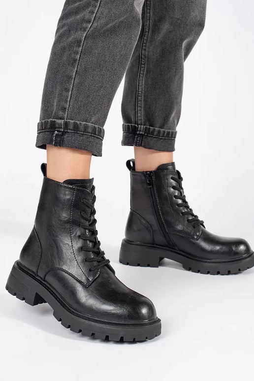 Juodos spalvos odiniai batai...