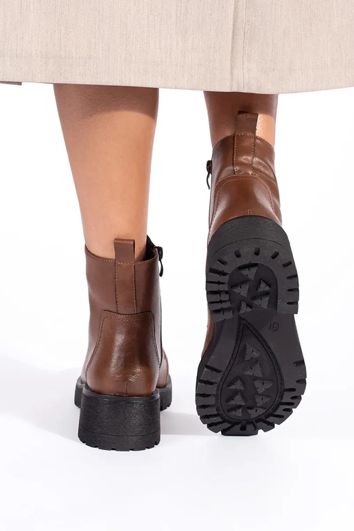 Rudos spalvos batai ant storo pado... Rudos spalvos batai ant storo pado...