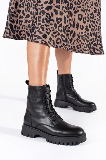 juodos spalvos suvarstytas... 2