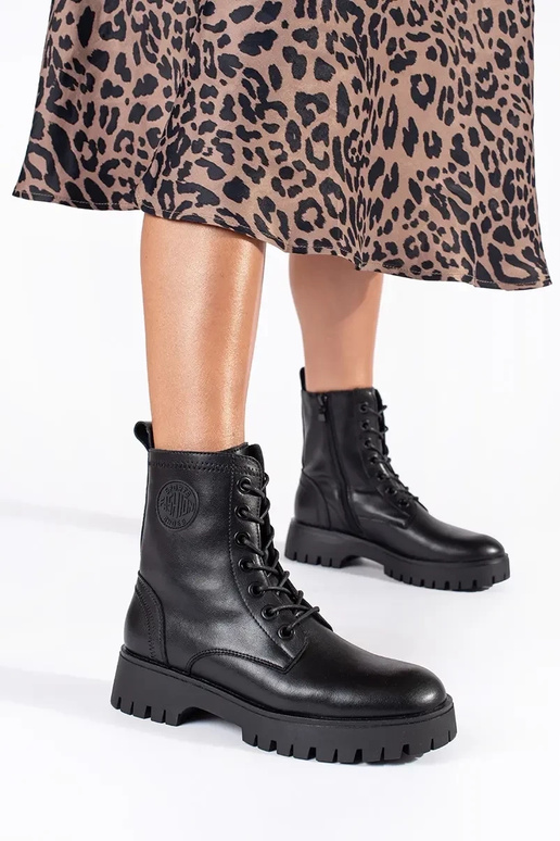 juodos spalvos suvarstytas moteriški...