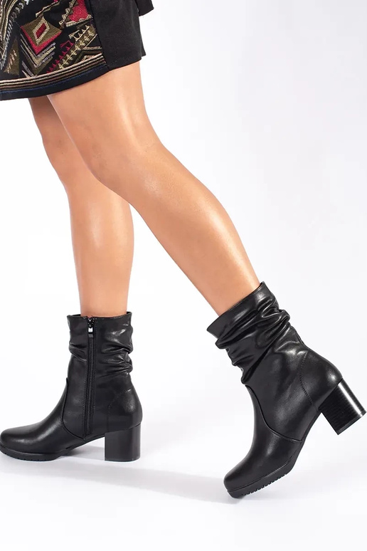 Juodos spalvos odiniai moteriški... Juodos spalvos odiniai moteriški...