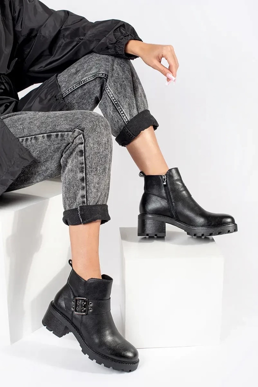 Juodos spalvos odiniai moteriški... Juodos spalvos odiniai moteriški...