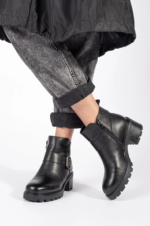 Juodos spalvos odiniai moteriški... Juodos spalvos odiniai moteriški...