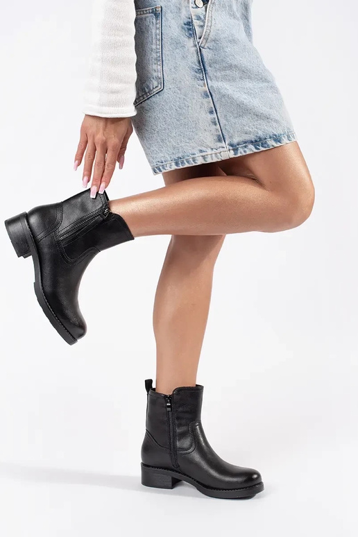 Juodos spalvos odiniai moteriški... Juodos spalvos odiniai moteriški...