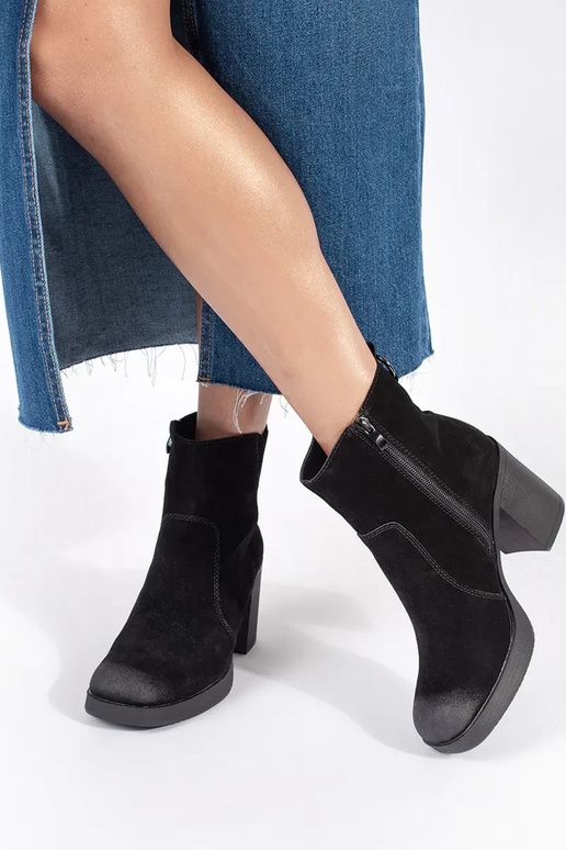 Juodos spalvos odiniai moteriški... Juodos spalvos odiniai moteriški...