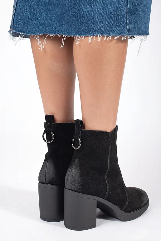 Juodos spalvos odiniai moteriški... Juodos spalvos odiniai moteriški...