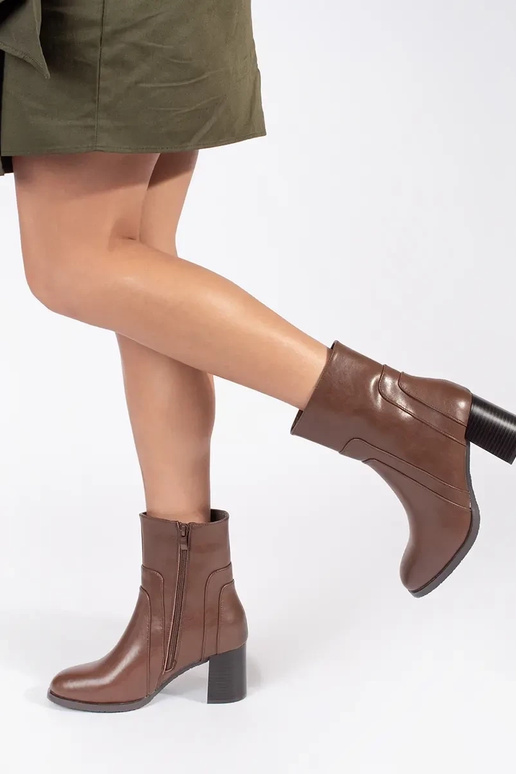 Rudos spalvos odiniai moteriški batai... Rudos spalvos odiniai moteriški batai...