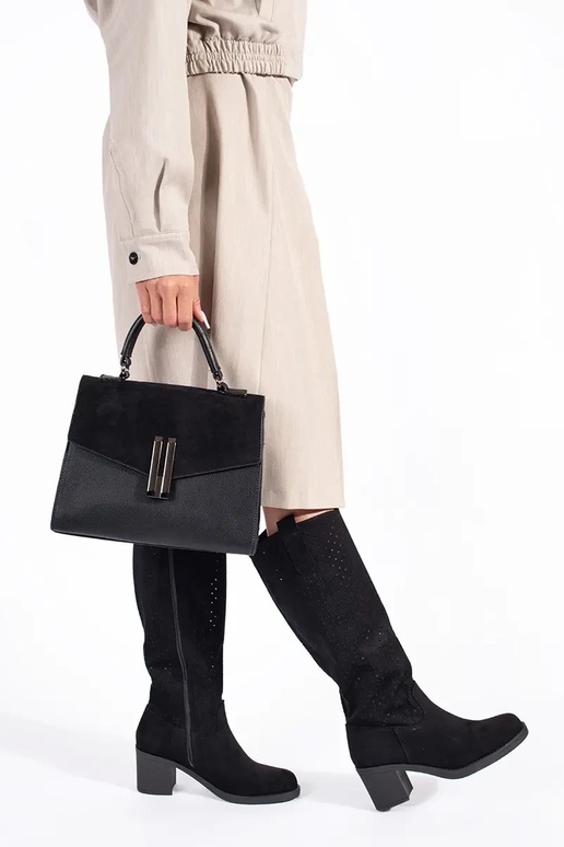 su aužūro elementais juodos spalvos... su aužūro elementais juodos spalvos...