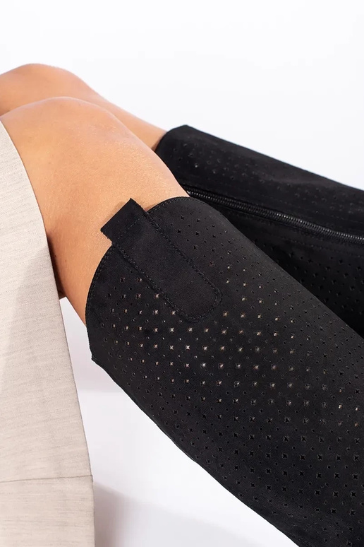 su aužūro elementais juodos spalvos... su aužūro elementais juodos spalvos...