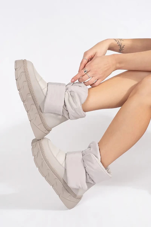 Pilkos spalvos moteriški sniego batai... Pilkos spalvos moteriški sniego batai...