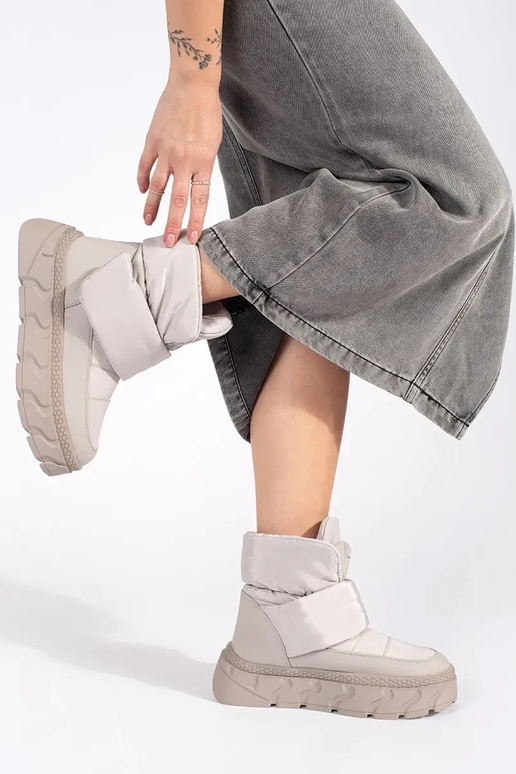 Pilkos spalvos moteriški sniego batai... Pilkos spalvos moteriški sniego batai...