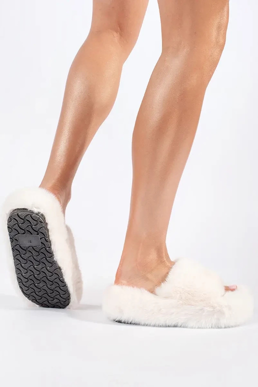 Smėlio spalvos kailinės platforminės... Smėlio spalvos kailinės platforminės...