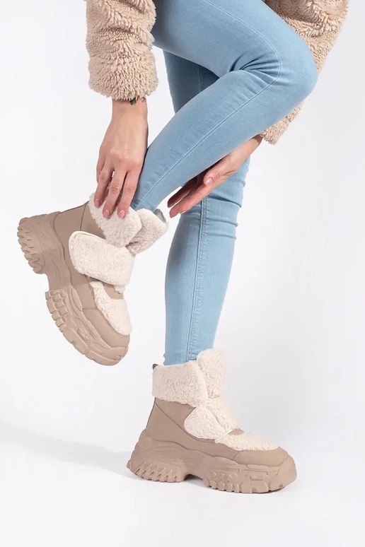 Smėlio spalvos sniego batai su... Smėlio spalvos sniego batai su...