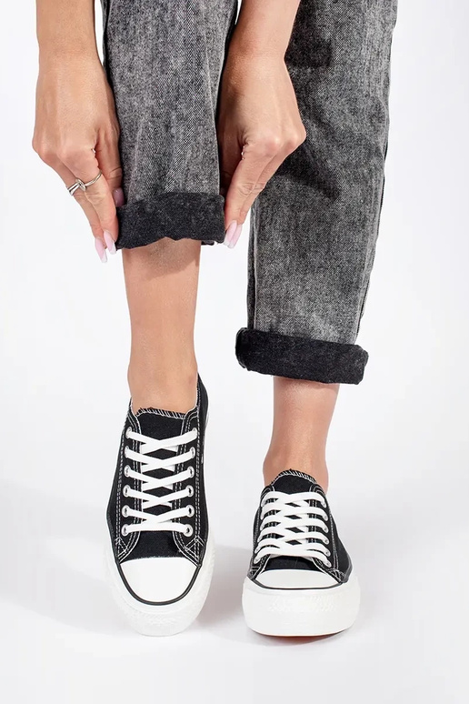 Juodos spalvos klasikiniai moteriški... Juodos spalvos klasikiniai moteriški...