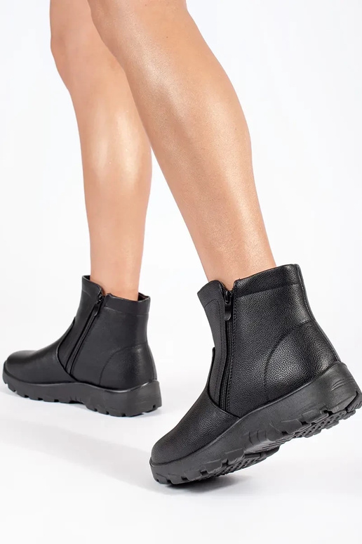 Juodos spalvos moteriški batai Juodos spalvos moteriški batai