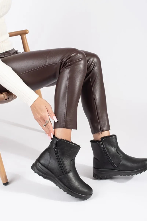 Juodos spalvos patogūs moteriški batai Juodos spalvos patogūs moteriški batai